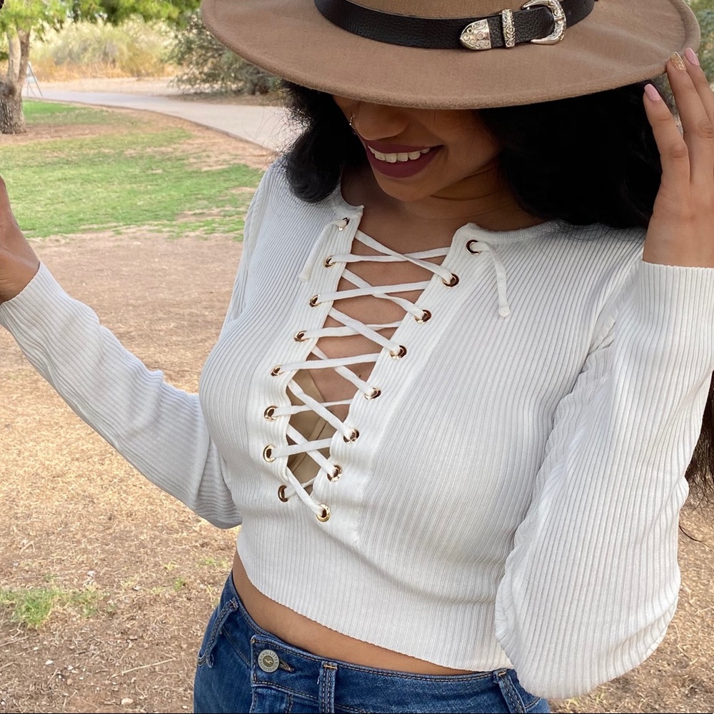 White long sleeve crop top